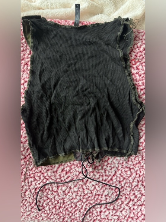 Olive & Black Lace-Up Mesh Crop Tank Top - Picture 4 of 5